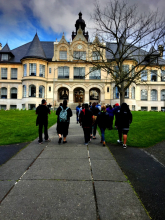 students approach Denny Hall
